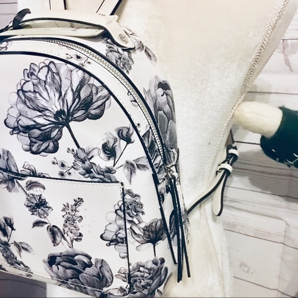 NWT Fiorelli Anouk Small Backpack Mono Botanical - Picture 4 of 7